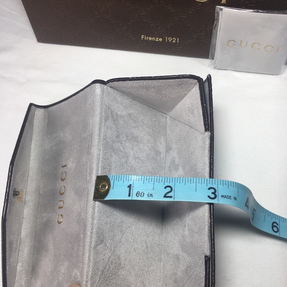 Gucci NEW sunglass case,cleaning cloth & Gucci bag - Picture 6 of 7